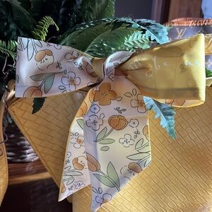 Beautiful twilly. Multi purpose